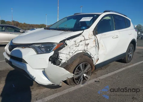 2018 Toyota Rav4 Xle z USA, uszkodzony, nr VIN JTMRFREV0JJ211239